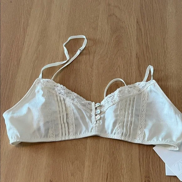 Zara Cream Lace-Trim Bralette with Pintuck & Button Detail - Picture 3 of 4